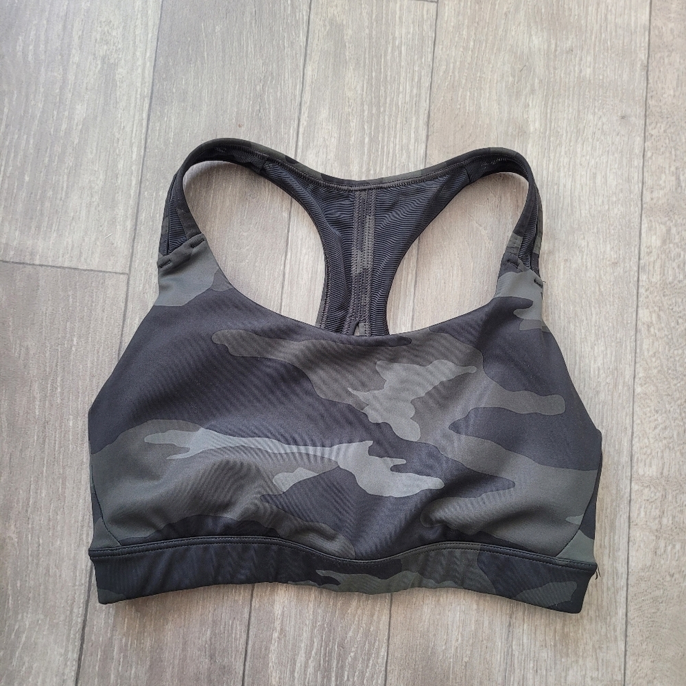 Athleta  Sports Bra olive  Green Camo Medium Support Mesh Soft Size XS